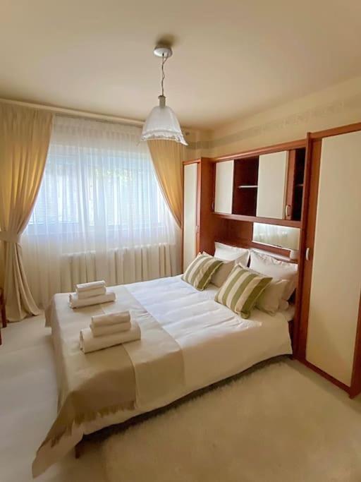 Lovely & Quiet 1-Bedroom Condo With Free Parking Букурещ Екстериор снимка