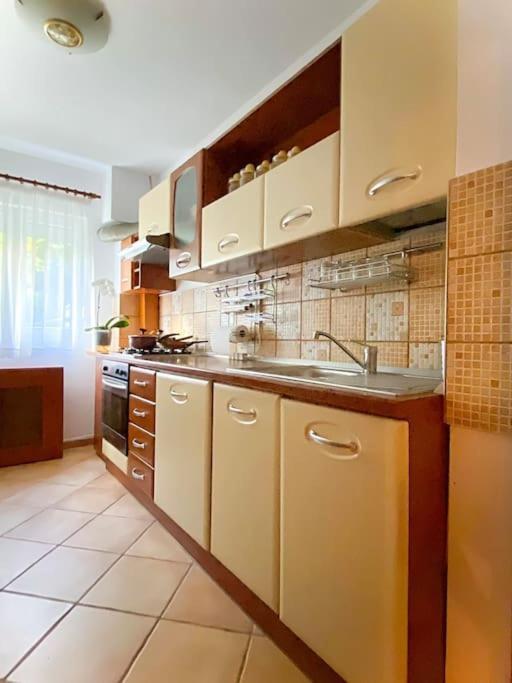 Lovely & Quiet 1-Bedroom Condo With Free Parking Букурещ Екстериор снимка