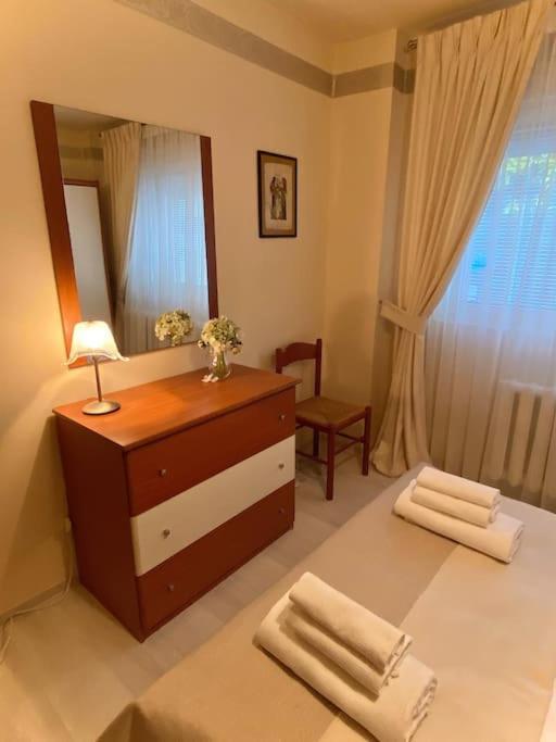 Lovely & Quiet 1-Bedroom Condo With Free Parking Букурещ Екстериор снимка